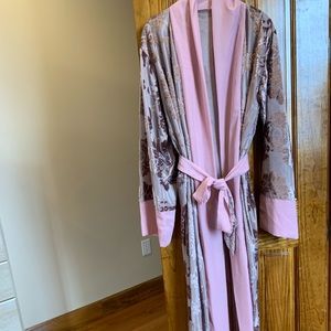 Pink Damask print Abaya